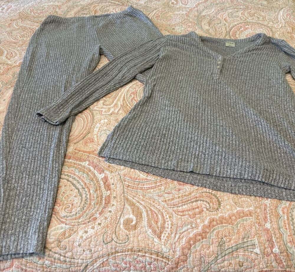 EUC SOMA Grey Ribbed Long Sleeve Henley pullover Loungewear Set Top & Pants, S